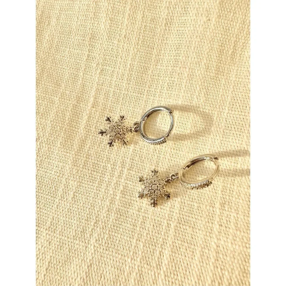 Snowflake cubic zirconia dainty dangle earrings